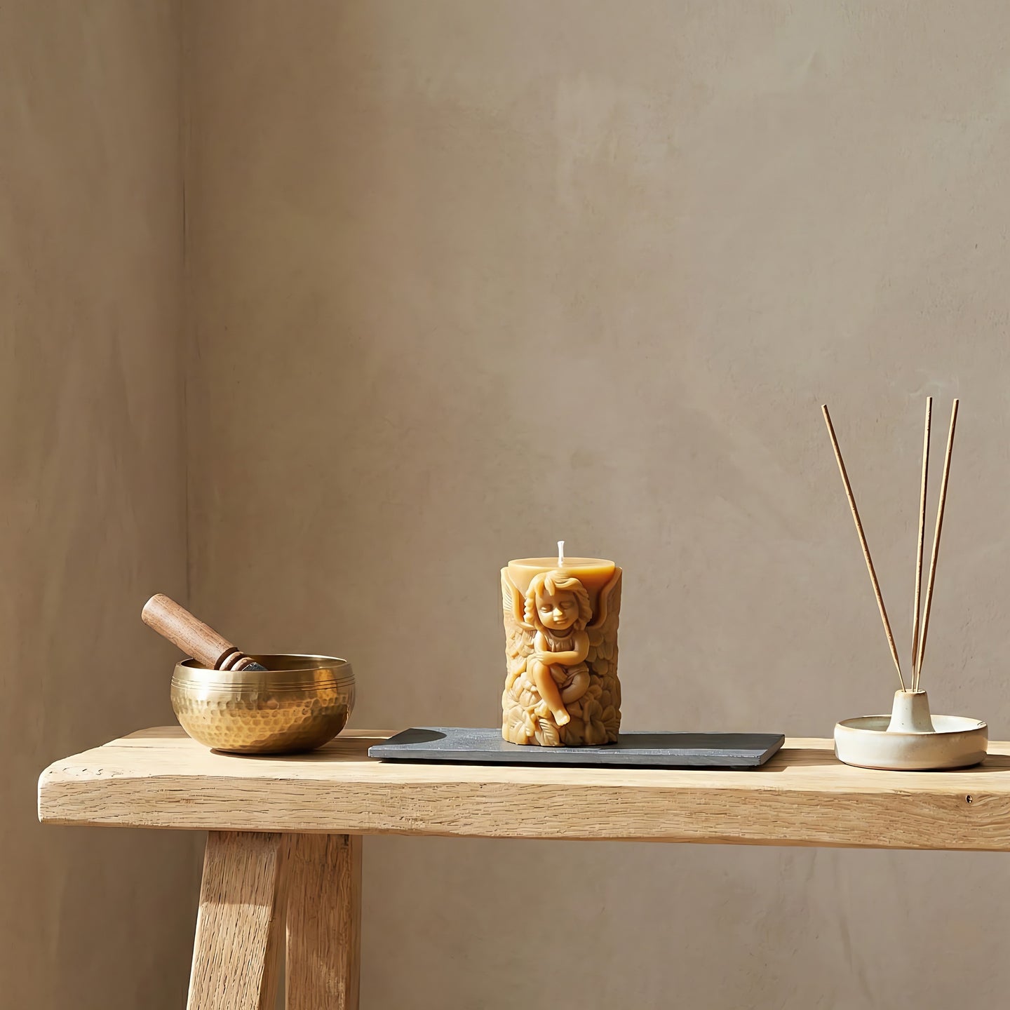 Svíčka ze včelího vosku Strážný anděl Akord 2